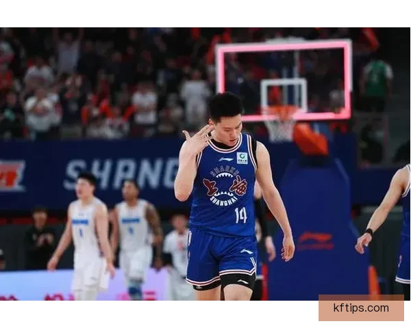 李弘权带领上海豪取十五连胜史密斯绝杀深圳连胜九场 李弘权带领上海豪取十五连胜史密斯绝杀深圳连胜九场